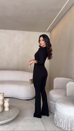 MACACÃO DECOTE V PRETO