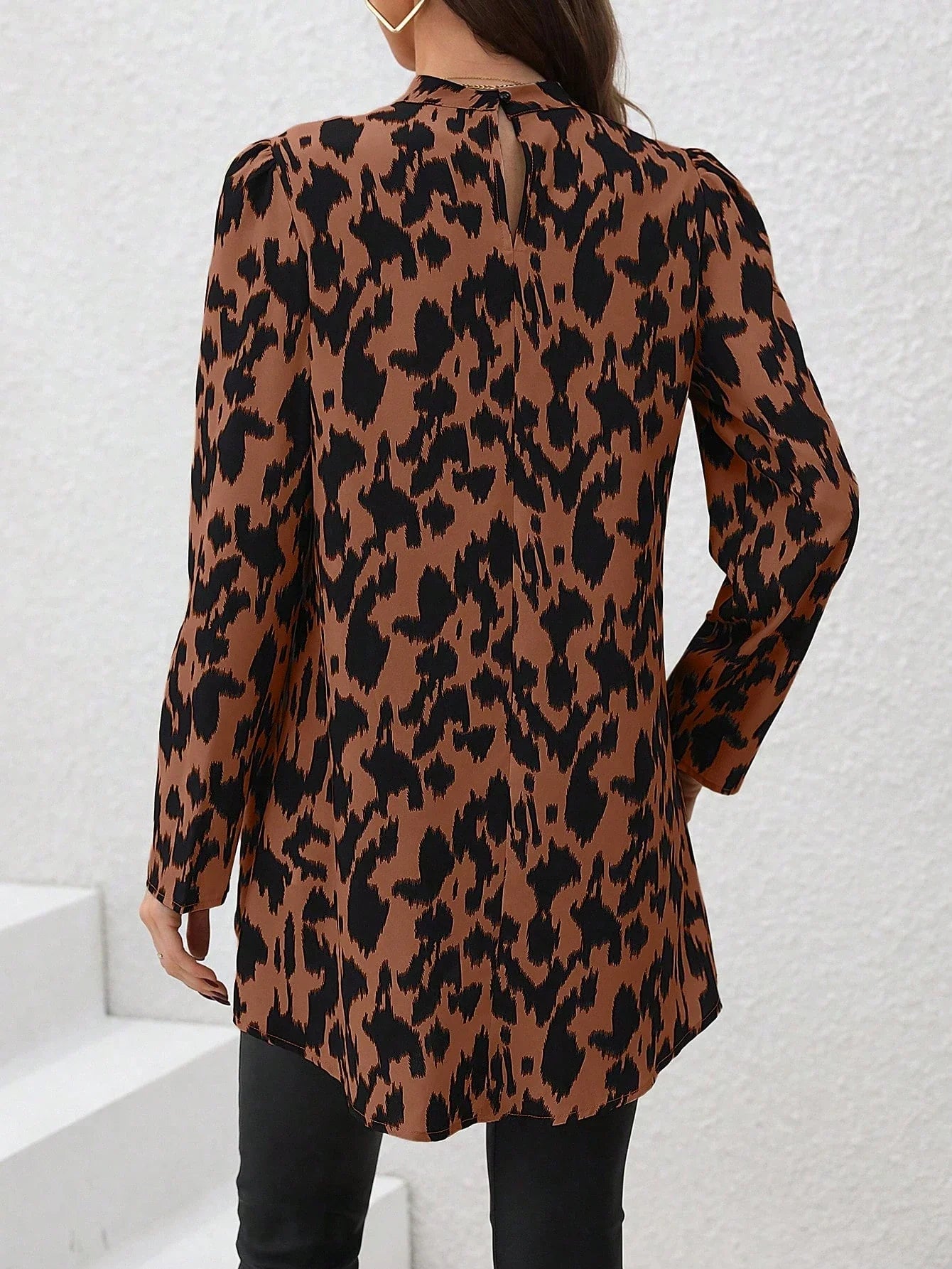 Blusa Palermo - elegância em movimento com personalidade marcante