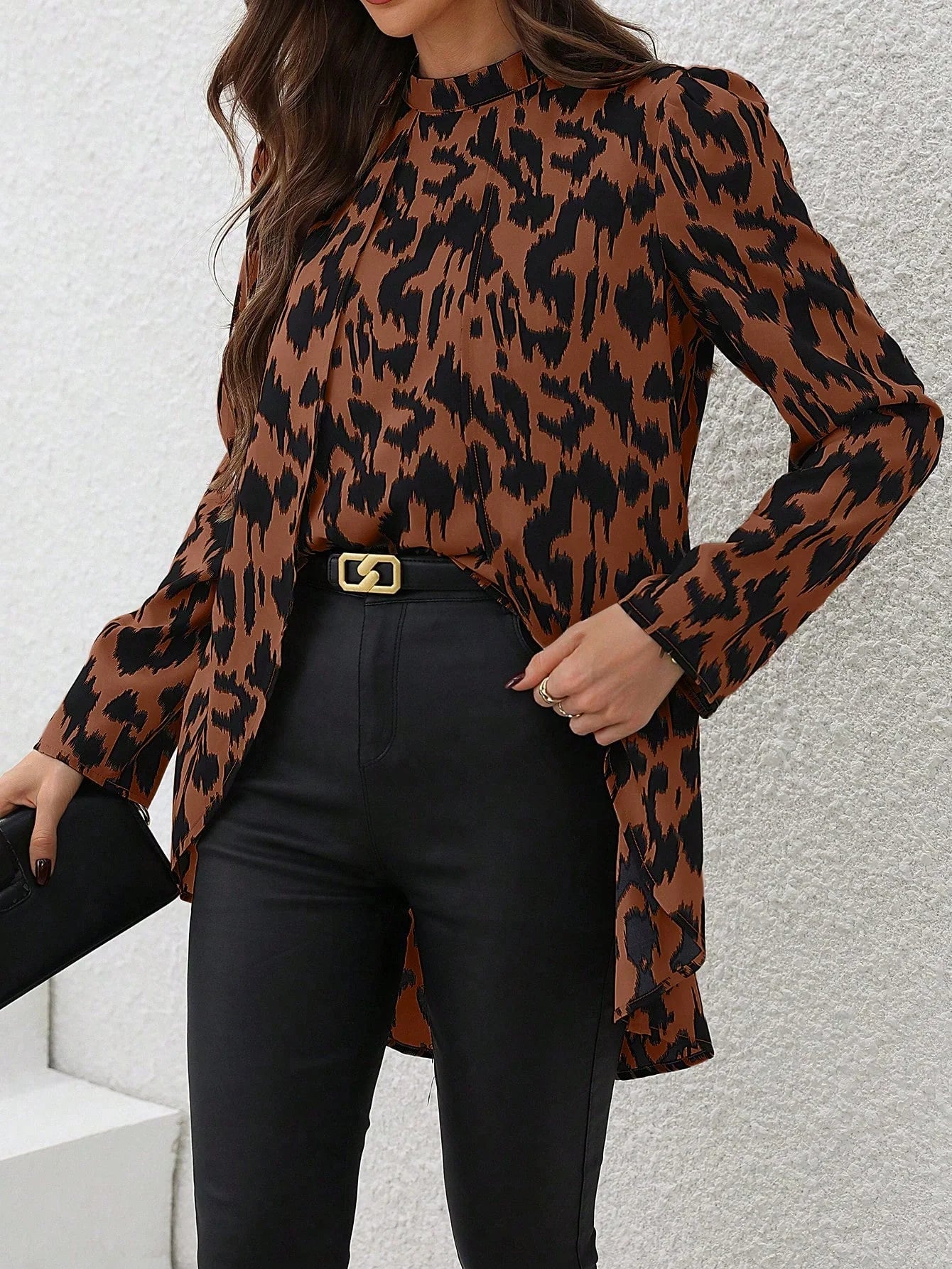 Blusa Palermo - elegância em movimento com personalidade marcante