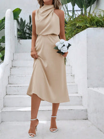 Vestido Zurique Midi de Cetim – Gola Alta e Cintura Marcada