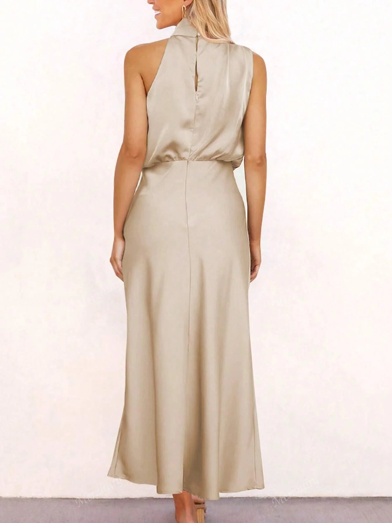 Vestido Zurique Midi de Cetim – Gola Alta e Cintura Marcada